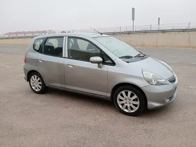 Usado Honda Jazz LS 83 CV (61 kW) 2007 Gris Utilitario