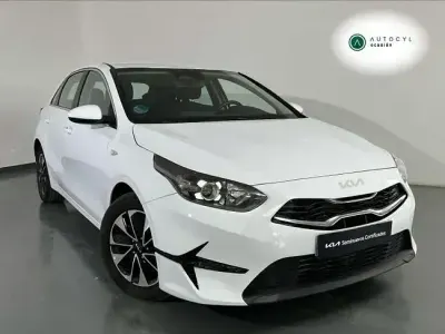 Usado Kia Ceed 101 CV (74 kW) 2025 Blanco Utilitario