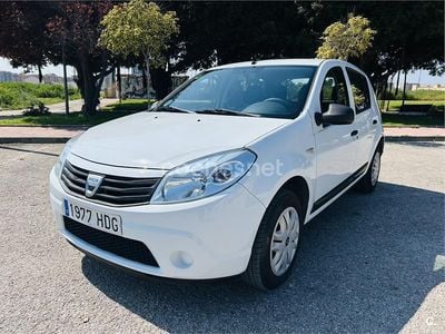 Usado Dacia Sandero Lauréate 75 CV (55 kW) 2012 Blanco Berlina
