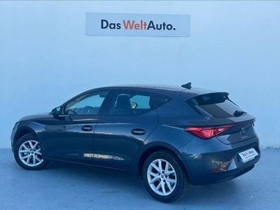 Usado Seat Leon Style 130 CV (95 kW) 2023 Gris / plata Berlina