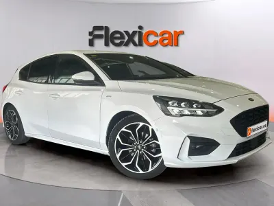 Begagnad Ford Focus ST-Line 120 HK (88 kW) 2020 Vit Sedan