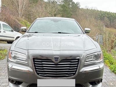 Gris / plata Usado 2012 Lancia Thema Platinum Berlina | 15.200 €