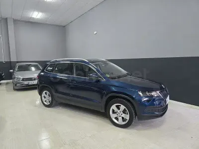 Usado Skoda Karoq Style 150 CV (110 kW) 2022 Azul SUV