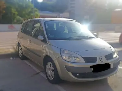 Usado Renault Scénic II Dynamique 131 CV (96 kW) 2007 Marrón Monovolumen