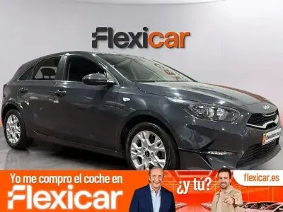 Usado Kia Ceed 136 CV (100 kW) 2023 Gris Utilitario