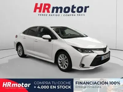 Używany Toyota Corolla 125 KM (91 kW) 2023 Biały Sedan/Limuzyna