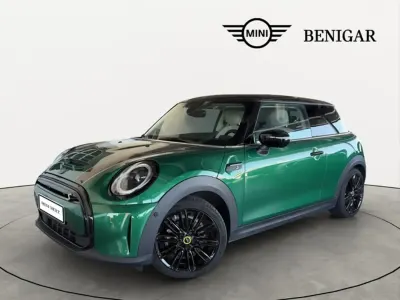 Usado Mini Cooper SE 135 kW (184 CV) 2023 Verde Utilitario