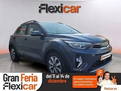 Usado Kia Stonic 120 CV (88 kW) 2022 Gris / plata SUV