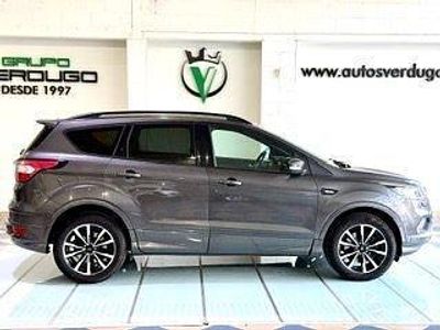 Usado Ford Kuga ST-Line 150 CV (110 kW) 2018 Gris SUV