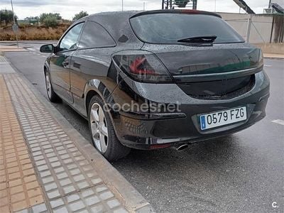 Usado Opel Astra GTC Sport 120 CV (88 kW) 2008 Negro Berlina