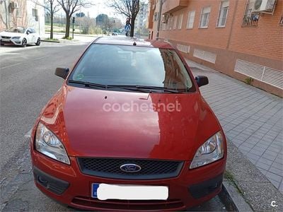 Usado Ford Focus Trend 100 CV (73 kW) 2006 Rojo Berlina