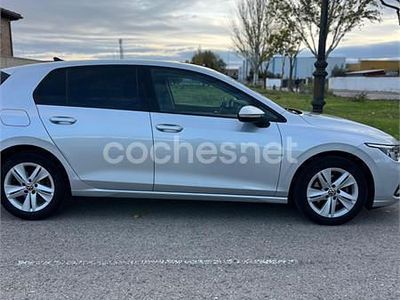 Gris / plata Usado 2021 VW Golf VIII Life Berlina | 18.900 € (Buen precio)