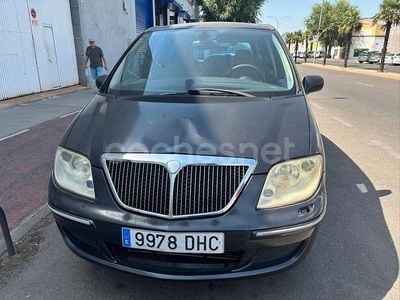 Usado Lancia Phedra 109 CV (80 kW) 2005 Gris / plata Monovolumen