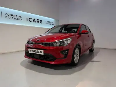 Usado Kia Rio 100 CV (73 kW) 2021 Rojo Berlina