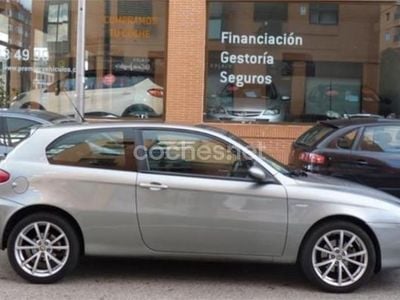 Gris / plata Usado 2006 Alfa Romeo 147 Utilitario | 3650 € (Precio justo)