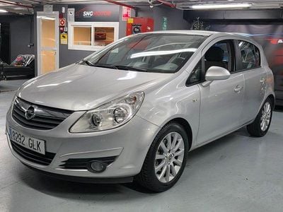 Usado Opel Corsa Cosmo 90 CV (66 kW) 2009 Gris / plata Utilitario