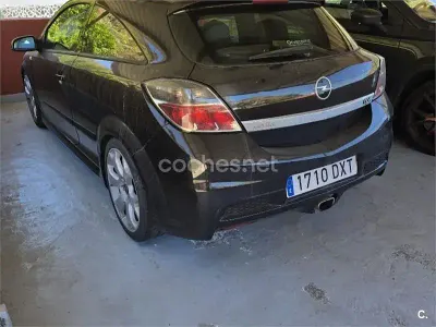 Usado Opel Astra GTC OPC 240 CV (176 kW) 2006 Negro Berlina