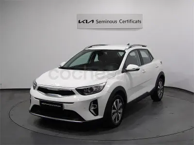 Usado Kia Stonic 100 CV (73 kW) 2025 Blanco SUV