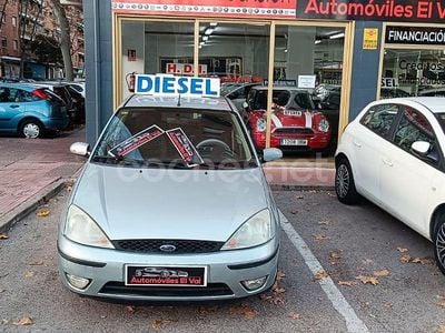 Gris / plata Usado 2003 Ford Focus Trend Berlina | 1490 € (Precio justo)