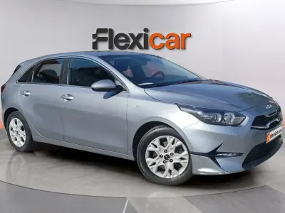 Usado Kia Ceed 136 CV (100 kW) 2023 Gris Utilitario