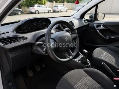 Usado Peugeot 208 Style 75 CV (55 kW) 2017 Rojo Utilitario