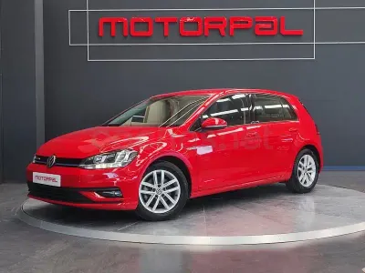 Usado VW Golf VIII Edition 131 CV (96 kW) 2020 Rojo Berlina