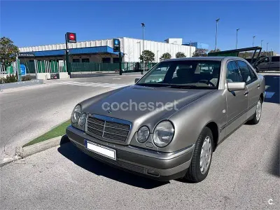 Usado Mercedes E280 Elegance 204 CV (150 kW) 1998 Beige Berlina