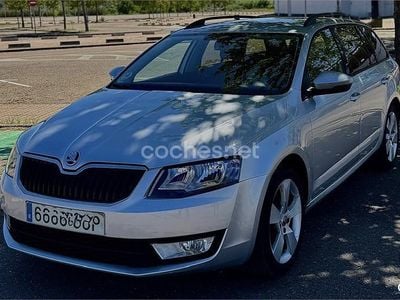 Usado Skoda Octavia Elegance 150 CV (110 kW) 2015 Gris / plata Utilitario