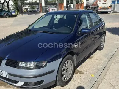 Usado Seat Leon 105 CV (77 kW) 2001 Azul Utilitario