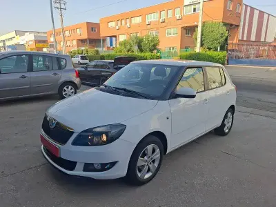Usado Skoda Fabia 69 CV (50 kW) 2014 Blanco Berlina