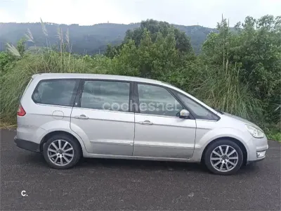 Usado Ford Galaxy Ghia 140 CV (102 kW) 2008 Gris / plata Monovolumen