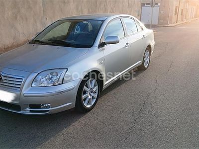 Gris / plata Usado 2005 Toyota Avensis Sol Berlina | 3900 € (Precio justo)