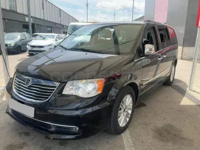 Usado Lancia Voyager Platinum 178 CV (130 kW) 2014 Negro Monovolumen