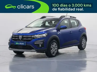 Usado Dacia Sandero Comfort 101 CV (74 kW) 2022 Azul Utilitario