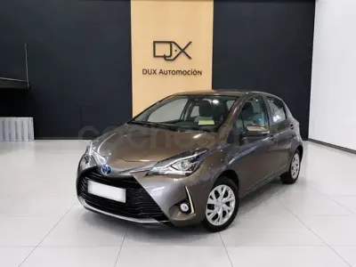 Usado Toyota Yaris Hybrid Active 100 CV (73 kW) 2018 Marrón Berlina