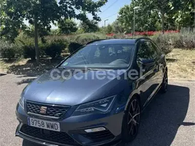 Usado Seat Leon ST 4Drive 300 CV (220 kW) 2019 Gris / plata Familiar