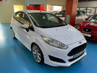 Usado Ford Fiesta Titanium 125 CV (91 kW) 2017 Blanco Utilitario