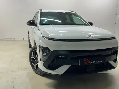 Używany Hyundai Kona N Line 120 KM (88 kW) 2024 Biały SUV