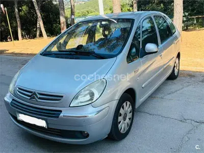 Usado Citroën Xsara Picasso Exclusive 92 CV (67 kW) 2011 Gris / plata Monovolumen