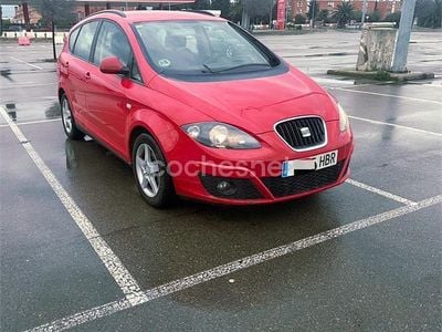 Usado Seat Altea XL Style 105 CV (77 kW) 2012 Rojo Monovolumen