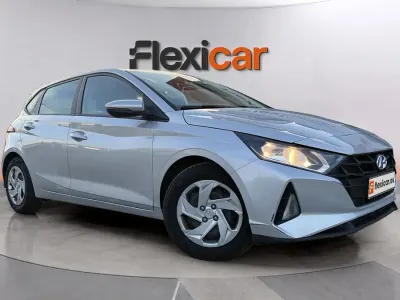 Usado Hyundai i20 84 CV (61 kW) 2022 Gris Utilitario