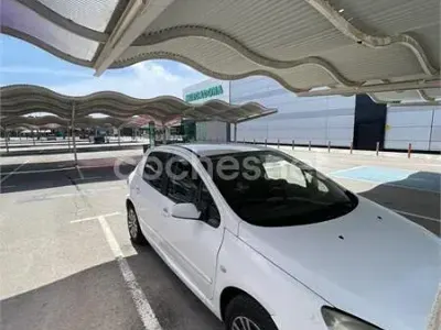 Usado Peugeot 307 110 CV (80 kW) 2005 Blanco Berlina