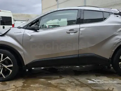 Usado Toyota C-HR Advance 122 CV (89 kW) 2020 Gris / plata SUV