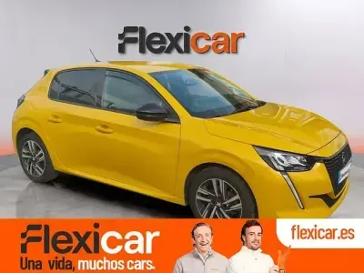 Usado Peugeot 208 Allure 100 CV (73 kW) 2023 Amarillo Utilitario