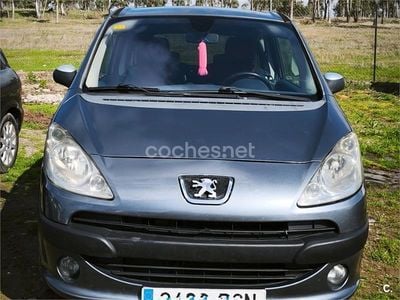 Usado Peugeot 1007 70 CV (51 kW) 2005 Gris / plata Monovolumen