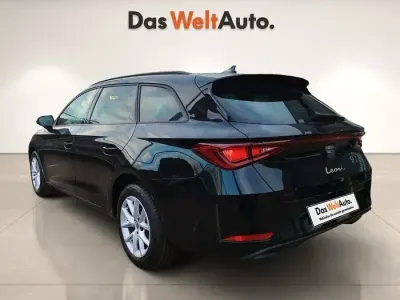 Usado Seat Leon Style 150 CV (110 kW) 2024 Negro