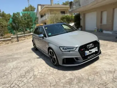 Usado Audi RS3 Sportback Premium 400 CV (294 kW) 2018 Gris Utilitario