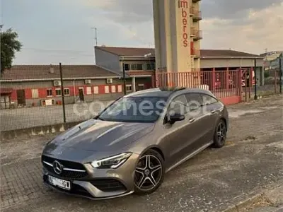 Usado Mercedes CLA200 Shooting Brake 150 CV (110 kW) 2021 Gris / plata Familiar