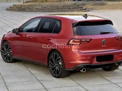 Usado VW Golf VIII GTI 245 CV (180 kW) 2022 Rojo Berlina