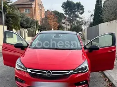 Usado Opel Astra Elegance 110 CV (80 kW) 2018 Rojo Berlina